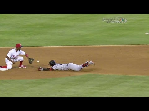 Video: BOS@PHI: Young catches Iglesias stretching for second