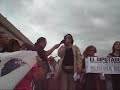 A las 9 y 45 de la mañana ya había gente en las afueras de la Sala Constitucional, a las 10 que era la hora de la convocatoria había 50 personas. Pancartas: 