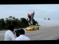 impressionnant-un-avion-poursuit-une-lamborghini-gallardo