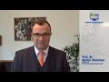 Bundesverband Erneuerbare Energie zieht eine ernüchternde Bilanz bezüglich der Energiewende. Alle Videos auf www.wind-turbine.tv - Die scharz-gelbe Regierung hat versagt, so BEE-Präsident Dietmar Schütz. Der aktuell Angriff auf das wichtigste Förderinstrument, das Erneuerbare-Energien-Gesetz (EEG), sei hierfür genannt. Mit der viel zu abrupten Absenkung der Vergütung, der Begrenzung der vergüteten Strommenge sowie der geplanten Entmachtung des Parlaments bei wichtigen Entscheidungen, seien wesentlich Eckpfeiler der notwendigen Investitionssicherheit gekappt worden. Baden-Württemberg Ausbau der Windkraft gestärkt Das Land Baden-Württemberg stärkt die Windkraft im eigenen Land: Noch im März bringt das Landeskabinett einen Entwurf zur Änderung des Landesplanungsgesetzes in den Landtag ein. Mit dem Gesetzt will die Regierung in Baden-Württemberg per Gesetz den Ausbau von Windkraft erleichtern. Damit ist die gesetzliche Grundlage für den schnellen Ausbau der Windkraft in Baden-Württemberg geschaffen. Das Gesetz wird noch im März in den Landtag eingebracht und soll am 9. Mai verabschiedet werden. Ökostrom aus Windkraft spielte bei der Stromproduktion in Baden-Württemberg bislang praktisch keine Rolle. Die letzte schwarz-gelbe Regierung plante den Anteil der Windkraft bis 2020 gerade einmal auf 1,7 Prozent zu erhöhen. Die grün-rote Regierung hat vor bis 2020 ganze 10 Prozent des Stromverbrauchs durch Windkraft decken. Die Möglichkeiten der mobilen und autarken Stromerzeugung aus <b>...</b>