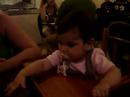 Sentada na cadeirinha de refeição pela primeira vez.... Sentada na cadeirinha de refeição pela primeira vez....