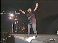 Beppe Grillo distrugge un computer