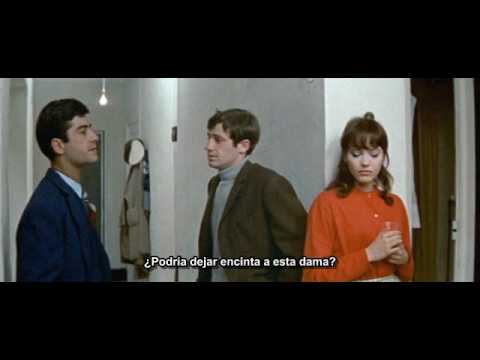 Une Femme est une femme - Siempre dices si a todo. Qué tonta. - Si.