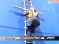 CMA Containerschip wordt gewisseld van loods CMA Containerschip wordt gewisseld van loods