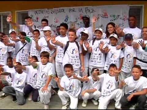 "Béisbol por la paz", un programa que busca alejar menores de la calle