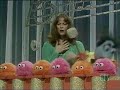 lesley ann warren accompanied by rowlf the dog singing 