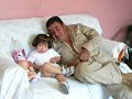 abril y el abuelo