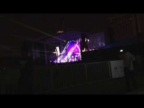 Yo yo honey singh and shahrukh khan lungi dance