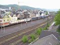 Zwei Güterzüge begegnen sich auf der Rheinstrecke in Lahnstein.