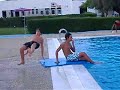 Pedro a cair nas pescinas