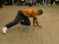 breakdancer in the new yorker subway (02.01.2009)