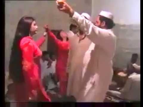 Le mollah est battu par une femme