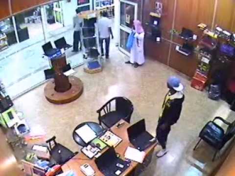 سرقة لاب توب من احد المحلات في الرياض