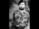 Naser Orić (3. mart 1967. u Potočarima, Srebrenica, Bosna i Hercegovina) je bosanski oficir, komandant snaga Armije RBiH u Srebrenici tokom ratu u Bosni i Hercegovini. Pred međunarodnim sudom pravde u Haagu je pravosnažno oslobođen svih optužbi koje su se vodile protiv njega.Vojno-policijska karijeraNaser Orić je svoj vojni rok koji se obavezno služio u SFRJ odslužio 1985. i 1986. godine u specijalnoj jedinici atomsko-biološko-hemijske odbrane Jugoslavenske narodne armije. Iz JNA je izašao sa činom desetara.Naser je bivši policajac. Godine 1988. završio je šestomjesečni kurs u Zemunu, a pripravnički staž je odslužio na Savskom Vencu u Beogradu. Kao pripadnik policijske jedinice za specijalne zadatke, nastavio je pohađati kurseve još dvije godine. Godine 1990, Naser je poslan na Kosovo kao pripadnik policijske jedinice za specijalne zadatke Ministarstva unutrašnjih poslova Republike Srbije. Nakon toga se vratio u Beograd. Po povratku u Beograd je bio tjelohranitelj Slobodana Miloševića, a tokom demonstracija 9. marta 1991. je učestvovao u hapšenju Vuka Draškovića. Može se vidjeti na snimku Miloševićevog govora na Gazimestanu 28. juna 1989. Dana 5. augusta 1991. godine, raspoređen je na dužnost u Stanicu javne bezbjednosti na Ilidži, u Sarajevu. Krajem 1991. godine, Naser Orić je premješten u Stanicu javne bezbjednosti u Srebrenici, a 8. aprila 1992. postao je komandir stanice policije u Potočarima.Rat [uredi]Dana 17. aprila 1992, u Potočarima je osnovana Teritorijalna odbrana, a Naser Orić je postao njen komandant. Komandna zona Teritorijalne odbrane Potočari obuhvatala je mjesne zajednice Potočari, Likari, Čauš, Zalažje i Ažlica.Slika:NaserOric2B.jpgNaser Orić u uniformiDana 20. maja 1992. godine, članovi Kriznog štaba TO-a Srebrenice imenovali su ga za komandanta. Dana 27. juna 1992, Sefer Halilović, načelnik Štaba Vrhovne komande Armije Republike Bosne i Hercegovine zvanično je potvrdio imenovanje Nasera Orića za komandanta Štaba TO-a Srebrenica. Naser Orić je komandovao svim jedinicama potčinjenim Štabu TO-a Srebrenica. Dana 8. augusta 1992, imenovanje Nasera Orića na položaj komandanta Štaba TO-a Srebrenica potvrdilo je i Predsjedništvo Republike Bosne i Hercegovine. Dana 3. septembra 1992, Štab TO-a Srebrenica preimenovan je u Štab Oružanih snaga Srebrenica. Naser Orić je ostao na položaju komandanta.Kad je 1. jula 1992. u Srebrenici osnovano Ratno predsjedništvo, Naser Orić je postao njegov član. Na tu funkciju je imenovan u svojstvu komandanta Štaba TO-a Srebrenica.Komandne dužnosti Nasera Orića proširene su kad je početkom novembra 1992. godine imenovan za komandanta Združenih oružanih snaga podregije Srebrenica. Pod njegovom komandom je bilo geografsko područje koje je obuhvatalo teritorije nekoliko općina: Srebrenice, Bratunca, Vlasenice, te Zvornika u istočnoj Bosni.Dana 1. januara 1994, sve jedinice pod komandom Nasera Orića preimenovane su u Komandu 8. operativne grupe 