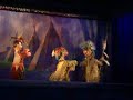 Jiří Skovajsa: KAŠPÁREK A INDIÁNI

Texty písní: Blanka Josephová-Luńáková.

režie: T.Dvořák, výprava: I.Nesveda, hudba: M.Vaniš j.h. dramaturgie: P.Vašíček
hrají: B.Josephová-Luňáková, M.J.Hartmannová, M.Bartůšek a R.Kroupar

S Kašpárkem do Ameriky a zpět za pouhou hodinku

Už několik let jsme uvažovali o inscenaci, která by dětem po čase připomněla nejproslulejšího hrdinu českého loutkového divadla  Kašpárka, který od 19. století do poloviny století 20. chyběl jen v málokteré loutkové hře. Stal se „povinným protagonistou stovek, ba tisíců textů dnes vesměs nehratelných. V jednom z nich vyslal autor Kašpárka až do 30. století, jiný ho zase poslal na Měsíc nebo alespoň na cestu kolem světa a v několika hrách malý hrdina zavítal i do Ameriky. Právě tak jako ve hře (staré ovšem pouhých 7 let), kterou jsme nakonec zvolili. V r. 2000 ji pro brněnské divadlo Polárka napsal člen jeho hereckého souboru Jiří Skovajsa (1965), který ji také na domovské scéně režíroval, vypravil a zahrál si v ní 3 role. Ve svém půvabně naivním textu dokázal skloubit typicky české i zámořské prostředí. Přátelské škorpení vykuka Kašpárka s venkovským pantátou Škrholou (další oblíbená postava tradičního českého loutkového divadla) nakonec vyústí v Kašpárkovu plavbu do Ameriky (na Škrholových neckách). Zde si dokáže ochočit strašlivého medvěda Grizzlyho a díky tomu se na krátkou dobu stane hostem indiánského kmene Čajokafů, jehož náčelníkem je Dutý Roh. Kašpárek (překřtěný Indiány na „ZvonivouInscenátoři zvolili osvědčené „akční maňásky, kteří, jak známo, žádnou legraci nezkazí. Výtvarná stylizace vychází z amerického kresleného filmu 60. let á la „Méďa Béďa apod. Věříme, že tahle komedie s písničkami, malé diváky určitě nezarmoutí. A snad ani ty velké. hlavu) „vyléčí náčelníkovu dceru a pomůže dvěma zamilovaným Poté se opět vrátí domů, aby svým šelmovstvím „vytáčel strejčka Škrholu a kdovíkoho ještě. A jen mimochodem nám může přijít na mysl i to, že „bez práce nejsou koláče.

Jiří Skovajsa: PUNCH AND THE INDIANS
With Punch to America and back in only an hour...

Song lyrics: Blanka Josephová-Luňáková

For several years we have been considering a production that would reintroduce children to the most famous hero of Czech puppet theatre - Kašpárek, or Punch as he is known in English. From the 19th to the mid-20th century there was hardly a puppet play in which he did not feature. He was the compulsory protagonist of hundreds, possibly thousands of plays that are now largely unperformable. In one of them, Punch was sent forward into the 30th century, in another he was sent to the Moon, or at least on a journey around the world, and in several plays our little hero went to America. Just as he does in the play (only 7 years old) which we chose in the end. It was written in 2000 for the Brno theatre Polárka by Jiří Skovajsa (born 1965), an actor in the company. Skovajsa also directed, designed and played three roles in the production at the Polárka theatre.

His charmingly naive text manages to combine a typical Czech environment with an American one. A friendly squabble between the brash know-it-all Punch and the country bumpkin Škrhola (another favourite character in traditional Czech puppet theatre) results in Punch sailing off to America (in Škrhola's washtub). There he manages to tame the terrible bear Grizzly, and as a result briefly finds himself the honoured guest of the Kofeetee Indians, with their chief Hollow Horn. Punch - christened Ringing Head by the Indians - 'cures' the chief's daughter, and helps two lovers. Then he returns home, to make mischief for Škrhola and all sorts of other people. In passing, we may find ourselves thinking that 'there's no such thing as a free lunch.'
The producers went for the tried and tested 'action' glove puppets, which, as is well known, never spoil the fun. The artistic stylisation echoes Yogi Bear-style American cartoons of the 1960s. We believe this comedy with songs will be enjoyed by small people - and maybe by big ones as well.