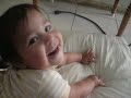 angel robando almohadas