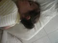 angel robando almohadas