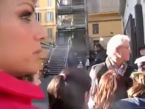 Video shock: Albano picchia una donna davanti a tutti item-thumbnail