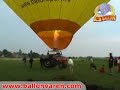 Voor het eerst in de Nederlandse geschiedenis is er een tractor van ongeveer 1800 kg de lucht in gegaan door middel van één van de grootste luchtballonnen ter wereld. Deze stunt werd op 5 juli 2003 uitgevoerd door Ballonsport Haven (tegenwoordig A3 Ballon) in het Friese Bantega.Het hefvermogen van de gebruikte luchtballon PH-BYR is ruim 3000 kg. De luchtballon, die normaal met 24 passagiers mag ballonvaren, is 42 meter hoog en 36 meter breed en heeft een inhoud van 12.000 m3. De trekker, een Ferguson 35 van het bouwjaar 1960 met een V8 diesel 6.2, wordt normaliter gebruikt voor trekkertrek wedstrijden. De motor van de trekker heeft ongeveer 350 pk en is in 5 seconden op de 100 km per uur. De tractor en luchtballon werden tegelijkertijd bestuurd door Jelke Haven.Maak ook zelf een bijzonder avontuur mee en ga ballonvaren met A3 Ballon! Kijk voor meer info op http://www.a3ballon.nl