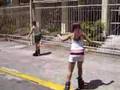 Fernanda e Bianca Patinando