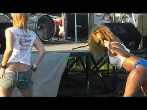 wet t-shirt