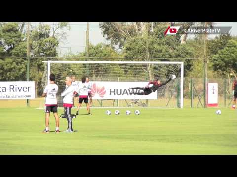 Tiros libres de Gallardo en la práctica