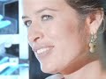 cannes sur vos �crans tv, c'est glam', c'est chic, �a brasse de la m�ga superstar. lundi, on a pist� les trois personnalit�s du jour. r�sultat, on peut vous montrer jude law, venu caritativement d�fendre le documentaire peace one day, p. diddy en plein bain de foule, et jade jagger, ambassadrice de la soir�e en vue � la villa audi...