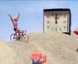 PINK JACKET, il pazzo ciclista della spiaggia