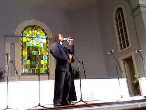 Dathan Thigpen sings "No Limits No ...