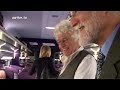 L'éditeur Axel Ganz et le réalisateur Jean-Jaques Annaud parlent culture et economie.
