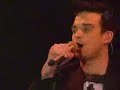 robbie williams tripping en los 40 principales mexico