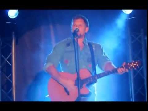 Steve Hofmeyr sings Elvis cover – Newcastle Advertiser