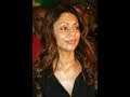 Gauri lets SRK put his feet up