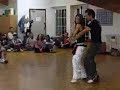 Lezione di prova del corso base di balli caraibici.Dimostrazione di bachata da parte degli insegnanti della scuola di ballo Nonsolosalsa.