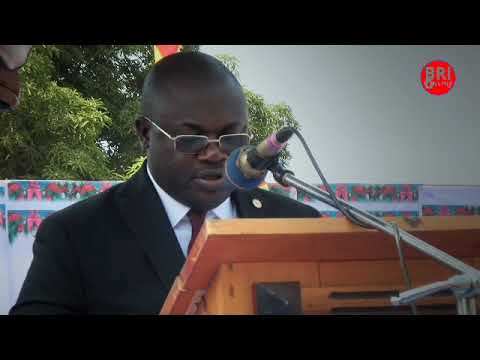 Dotation de 30 tables-bancs à l’École Primaire Publique Trypano par Le Maire de Batouri