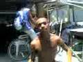 Rufian bailando en el mercado de bazurto