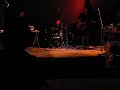 nastop skupine metalyc�e je bil zadnji glasbeni dogodek festivala sajeta, ki je potekal v tolminu do sobote 2. avgusta 2008. 
metalyc�e spadajo trenutno skupaj s starimi sajetinimi znanci radian, fenneszem in quehenbergerjem v sam vrh dunajske elektronske scene. skupino sta ustanovila nik hummer in armin steiner, ki predstavljata dve tretjini tudi na sajeti pred leti izjemno sprejetih thilges 3. ?e nas thilgesi navdu?ujejo z dolgimi, elektroakusti?nimi mantrami, pa so metayc�e ?isto na drugih raziskovalnih poljih. zanima jih spoj dveh prakti?no nesorodnih stilov, elektronike in te?kega metala. na za?etku sta ustanovna ?lana zasedbe delovala v duu in leta 2004 izdala tudi prvenec another white album. pri metalyc�e gre za glasbo, ki brez sramu brklja po elektronskem spektru in ga kri?a z metal prvinami. v ospredju so pobesneli sampli kitar, ki se spajajo v metalne vzorce, posnemajo? nalomljeno ritmiko ritem ma?ine. metalske kli?eje nenehno gnetejo, re?ejo in lepijo s �cut� studijskimi tehnikami, tako da glasba nikoli ne zapade v dolgo?asen kalup. s takim svojskim spojem obeh glasbenih zvrsti nas metalyc�e nenehno provocirajo. in bog ne daj, da bi to izjemno zvo?no lepljenko zavrteli kak?nemu pravovernemu metalcu ali pa obiskovalcu sinteti?nih partijev... letos so se obema glasbenikoma pridru?ili ?e trije ?lani, med njimi tudi lanskoletni sajetin znanec, basist matija schellander (nastopil je skupaj z majo osojnik). glasba je s tem postala ?e bolj organska in silovita. kmalu naj bi iz?el tudi drugi album zasedbe, na katerem gotovo ne bo umanjkalo drznih zvo?nih izletov s prvenca. ostro in udarno, a za sajeto napovedujejo tudi poseben bolj zaduban in plesni set za finale!

http://www.myspace.com/metalycee
