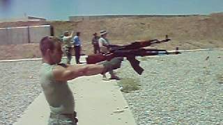 ยิง AK-47 พร้อมกัน2กระบอก
