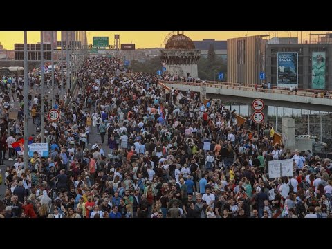 Serbien: Autobahn-Blockade in Belgrad - die Anti-Gewalt ...