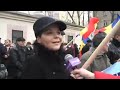 JurnalTV - Le-au interzis s? protesteze �n fa?a Palatului Re