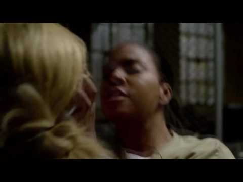 Orange is the new black s04e07 - Piper Chapman gets branded