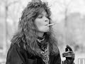 Valerie Bertinelli smoking More 120's and all white from the 80s and 90