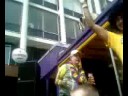 opa gaat los bij zomercarnaval