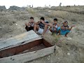 Tabut..Mezarlik..OLu( SOnuna KAdar Izlemeniz Lazim Anlamak Icin) Tabut..Mezarlik..OLu( SOnuna KAdar Izlemeniz Lazim Anlamak Icin)