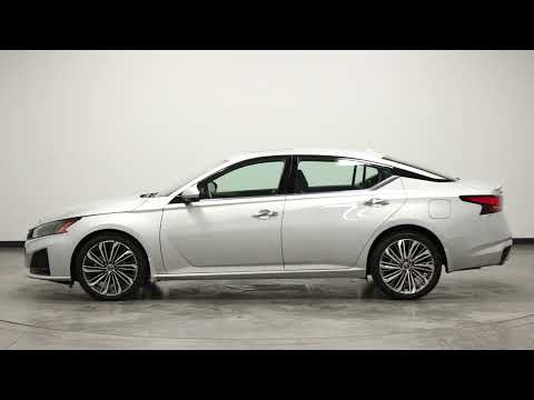 Used 2023 Brilliant Silver Metallic Nissan 2.5 SL image 1