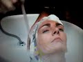 A very foaming shampoo on a very long hair in a salon