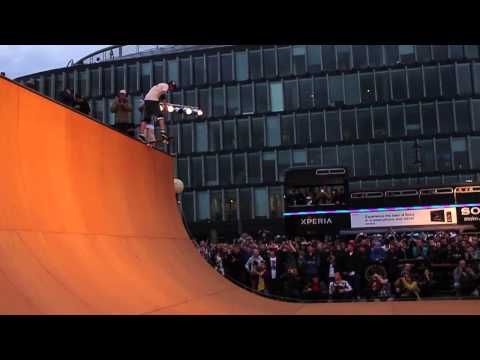 Tony - http://idosk8.com - http://facebook.com/idosk8 - Tony Hawk był w Polsce, w Warszawie zrobił demo, które było spełnieniem marzeń każdego z nas, coś pięknego, ...