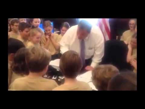 WATCH: NJ Gov. Chris Christie Saves School Children From Spider