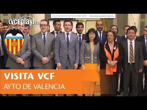 El Valencia CF, en el Ayuntamiento para disfrutar de las Fallas