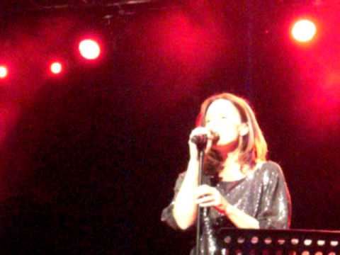 Belinda Carlisle NE ME QUITTE PAS  live